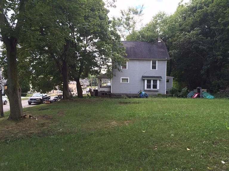 1172 Manchester Rd — Photo 9