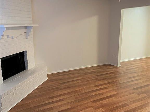 2nd image of 20 E Townhouse Ln