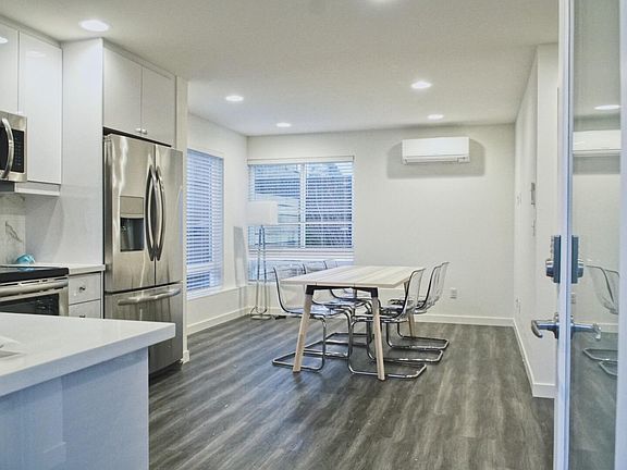 3rd image of 5224 Brooklyn Ave NE #B