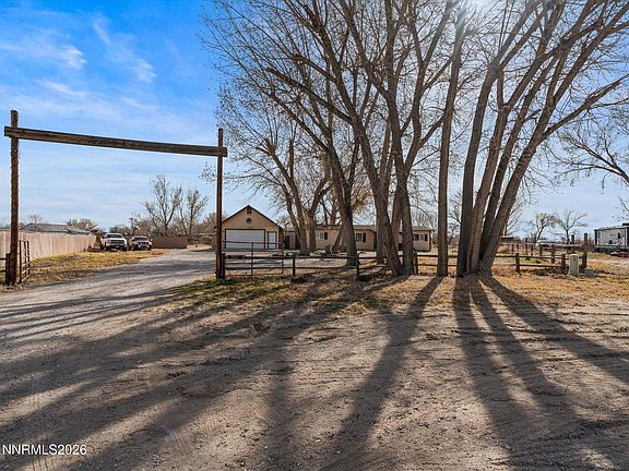2nd image of 3320 Della Cir