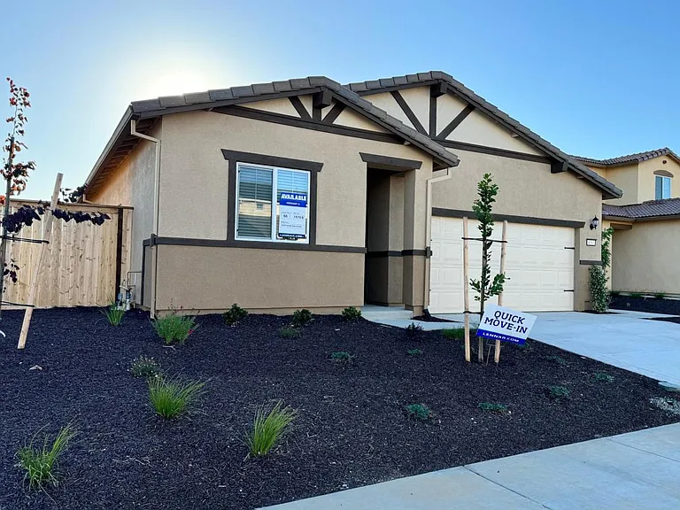 Corner lot, front look