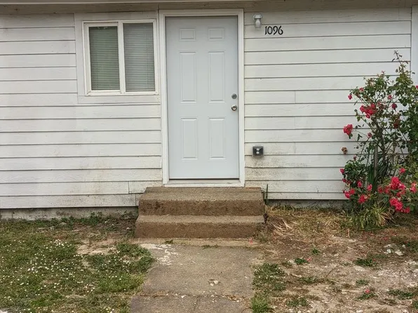 1082-1088-1092 1096th N, Myrtle Creek, OR 97457