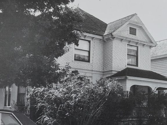 4th image of 225 Union St