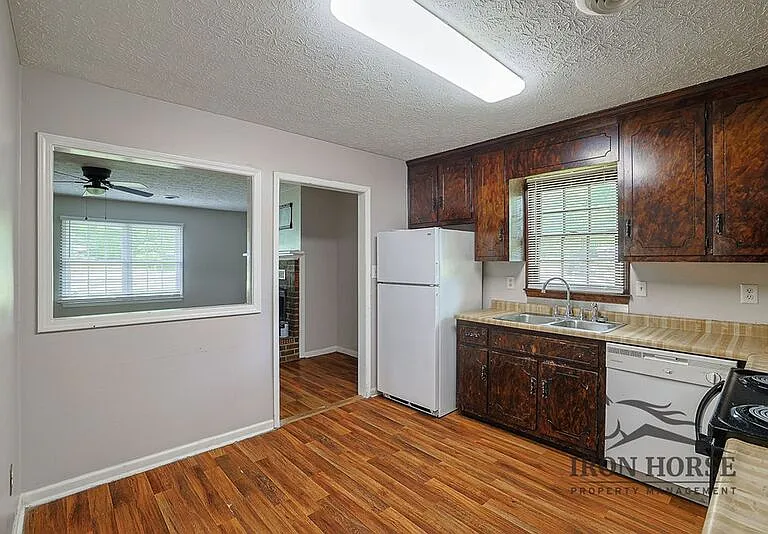 229 N Burson Ave #A — Photo 8
