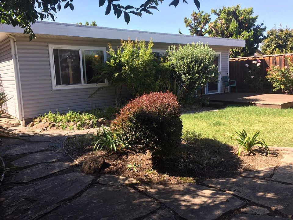 1st image of 1046 10th Ave