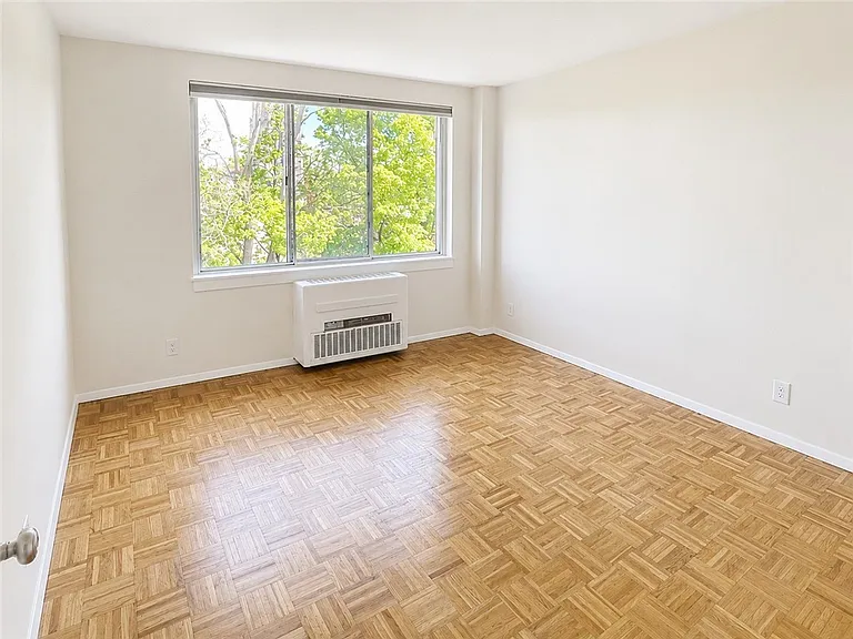 1000 East Ave #507 — Photo 14