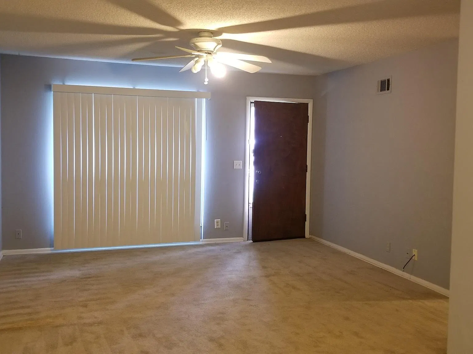 3 bed, 900 sqft, $1,100 — Photo 3