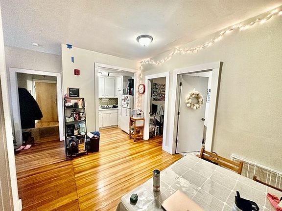 4th image of 435 Hanover St APT 4a