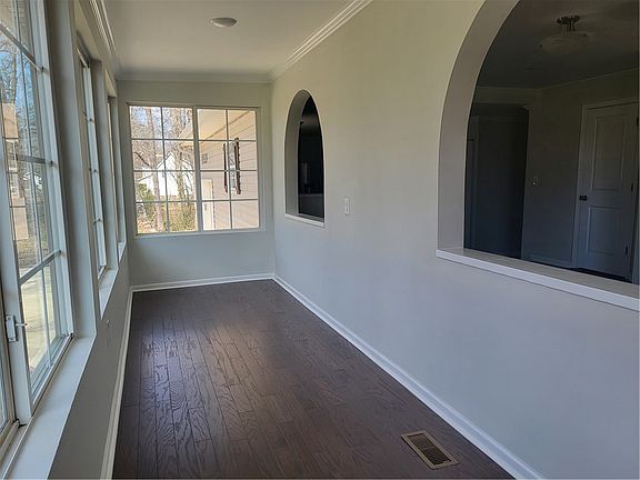 3rd image of 111 Keeler Dr