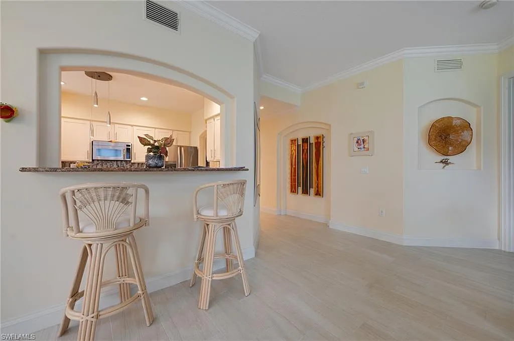 3 bed, 2.0 bath, 1744 sqft, $4,200 — Photo 4
