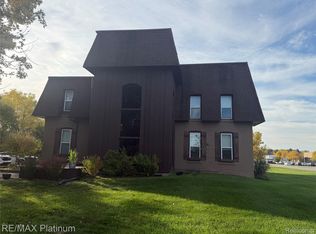 7187 Silver Lake Rd, Linden, MI 48451