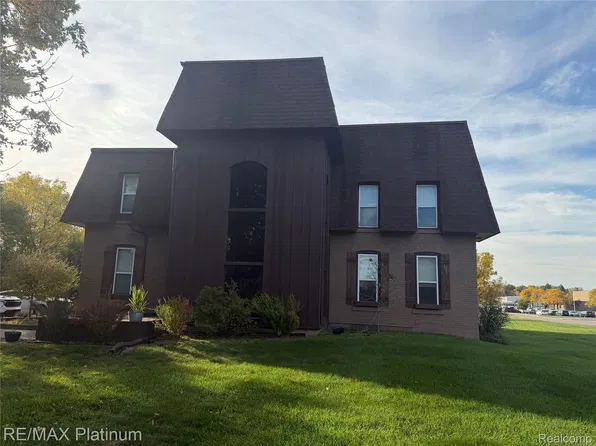 7187 Silver Lake Rd, Linden, MI 48451