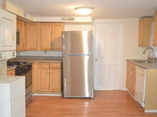281 Merrimack St APT 3, Manchester, NH 03103