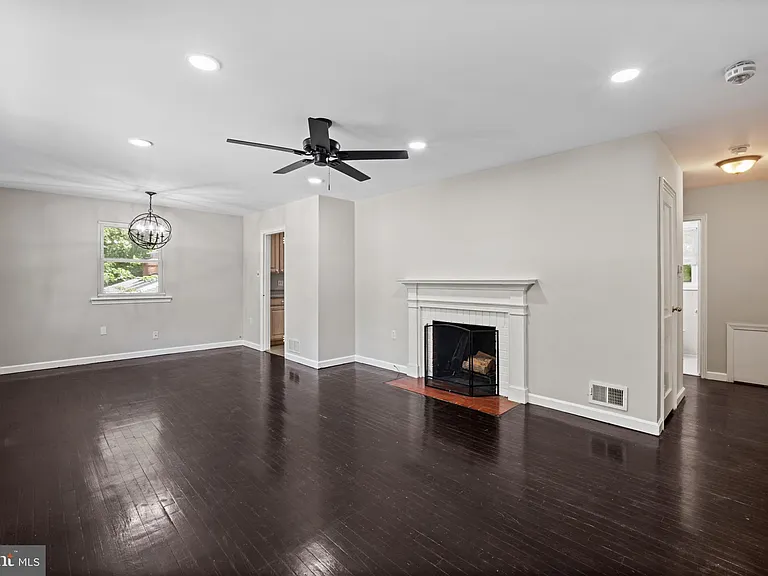 121 Whitmoor Ter — Photo 4