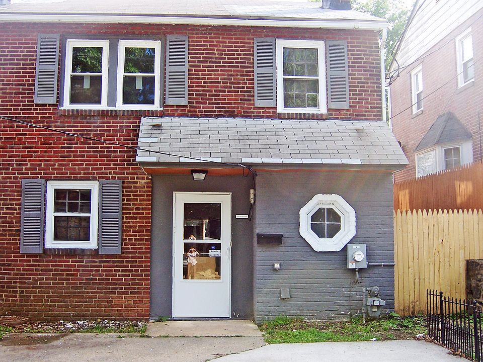 1st image of 20 Bedford Dr