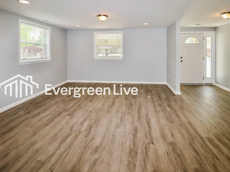 1911 Zinzer Rd — Photo 2