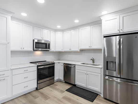 3rd image of 200 Sanders Ferry Rd APT 2406