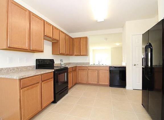 4th image of 2829 NW 10th St