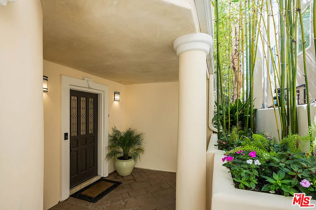 4 bed, 3.5 bath, 2497 sqft, $12,500 — Photo 2