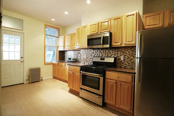 Rented by City Connections Realty | media 8