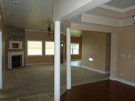 2nd image of 724 Gray Oak Dr