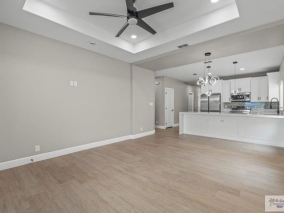 5th image of 3207 Villa Rosa Dr