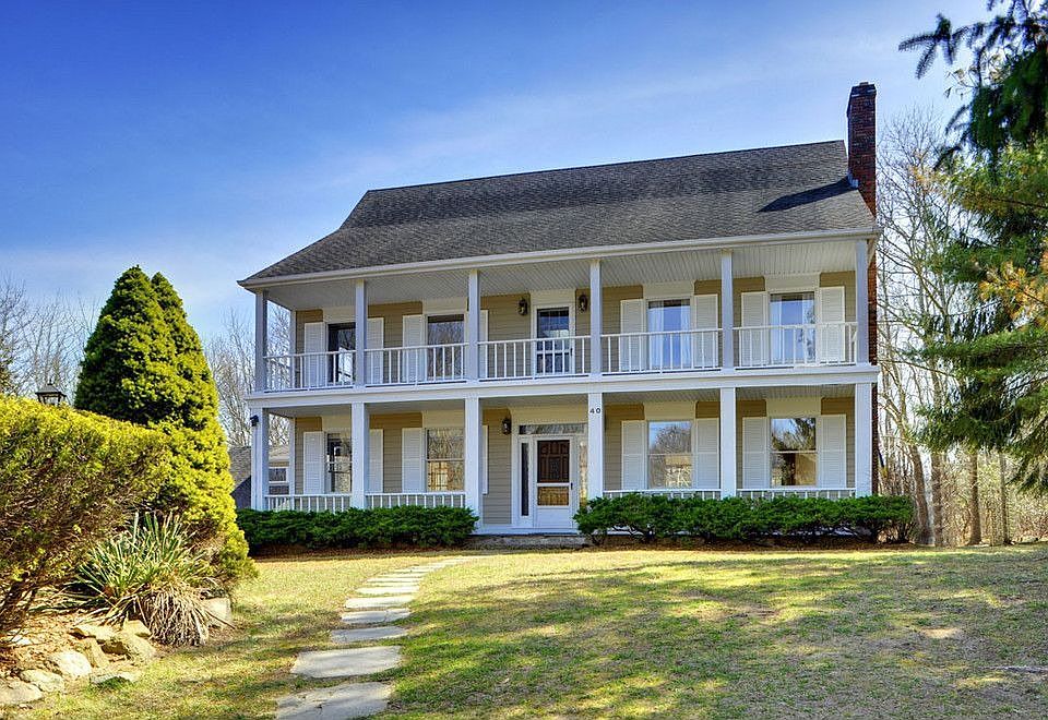 1st image of 40 Margaret Dr