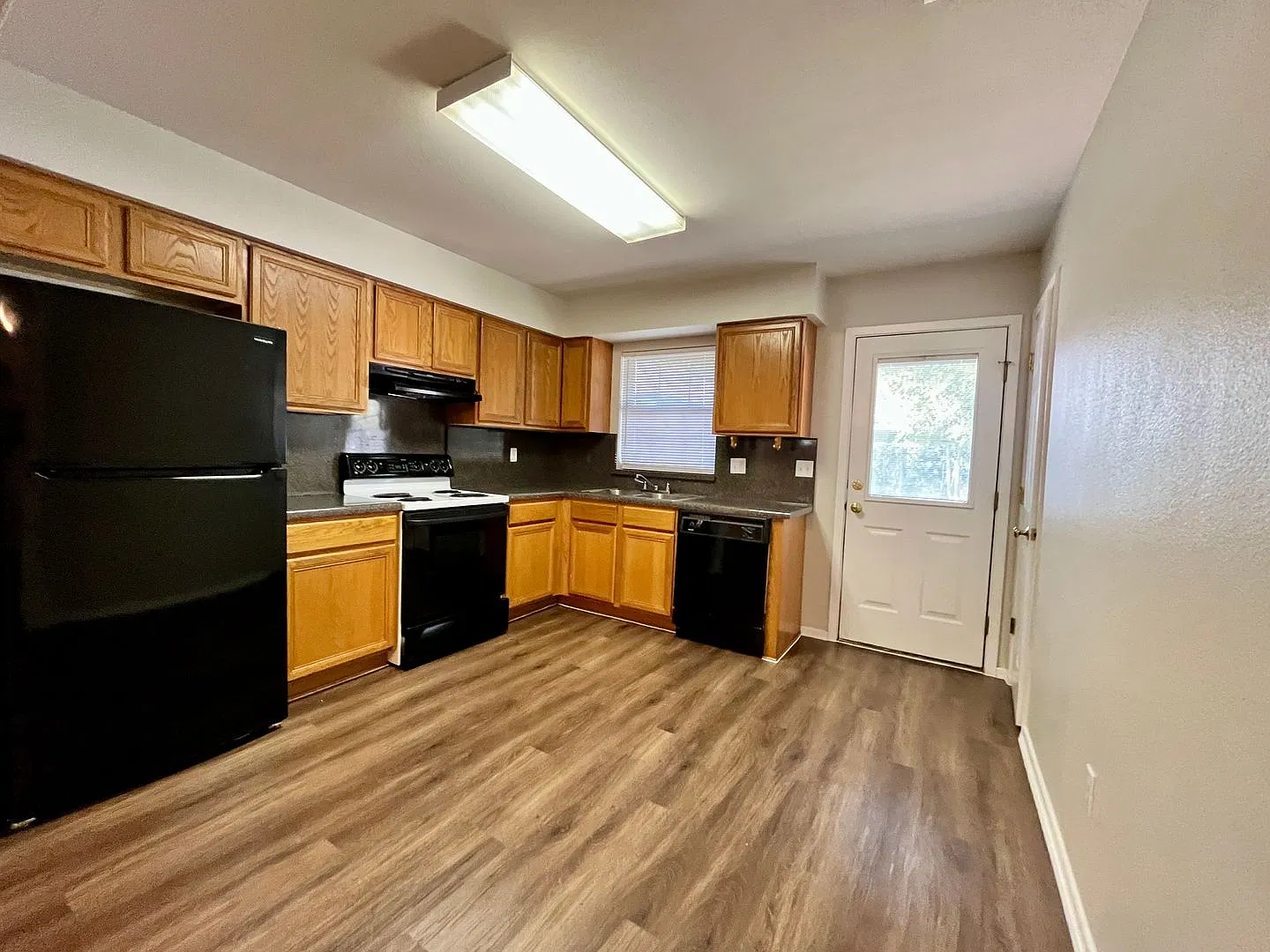 2 Bedroom / 1 Bath **Cozy Unit in Pleasanton** with Covered Carport! *Refrigerator Included* — Photo 4