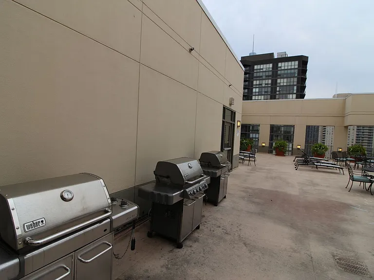 2 E Erie St #1901 — Photo 15