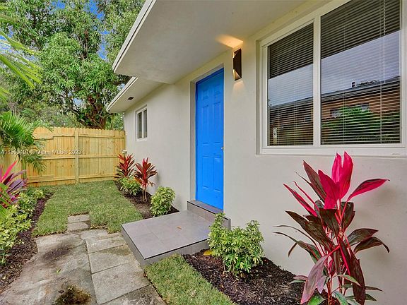 4th image of 2555 NE 183rd St