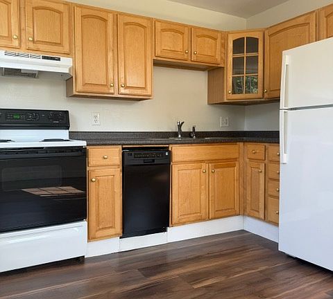 4th image of 71 Grove St APT 5