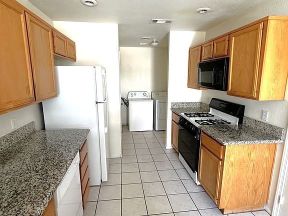 3rd image of 8121 Autumn Star Ave