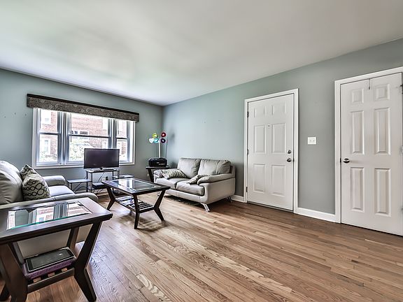 2nd image of 2923 W Summerdale Ave APT 1