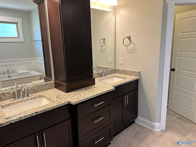 211 Blackoak Dr — Photo 16