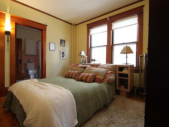 5th image of 1077 Ashland Ave