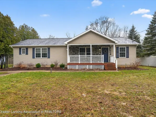 6902 E Clark Rd, Bath, MI 48808