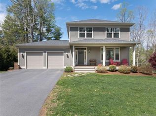 851 Thornton Pl, Hendersonville, NC 28791