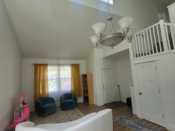 3rd image of 18903 SE 25th St