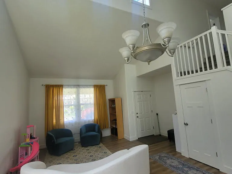 18903 SE 25th St — Photo 3