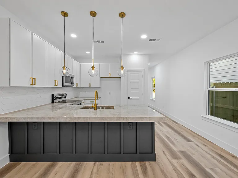 2413 Easley St — Photo 12