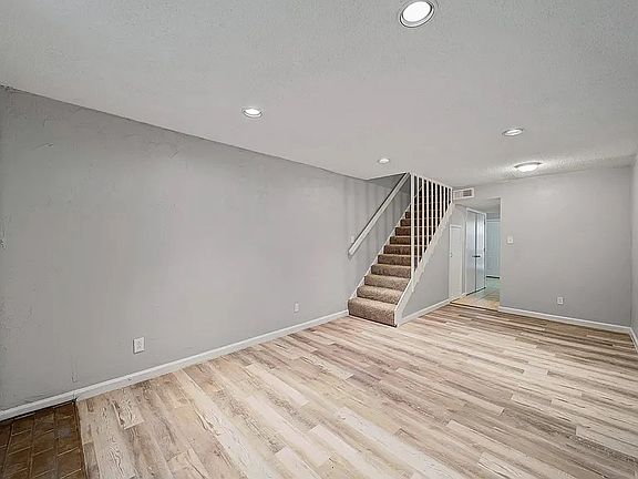 2nd image of 1901 Kingswood Ct #1905