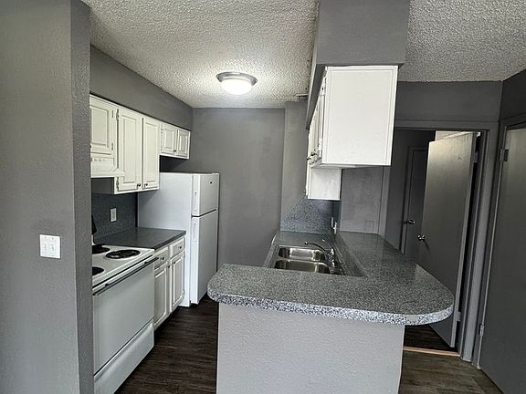 3rd image of 2405 E 55th Pl Unit 18