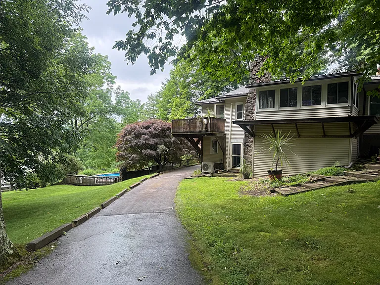 50 Walnut St — Photo 42
