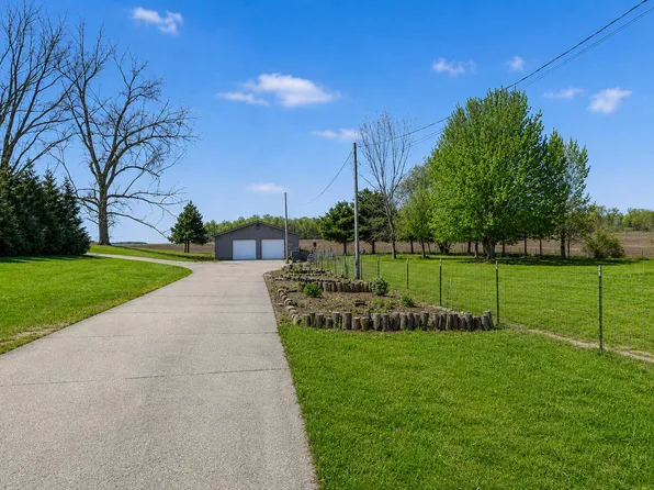 52290 Townhall Rd, Dowagiac, MI 49047