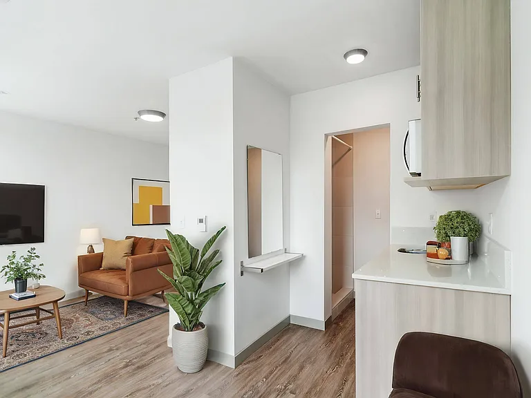 Sorento Flats — Photo 11