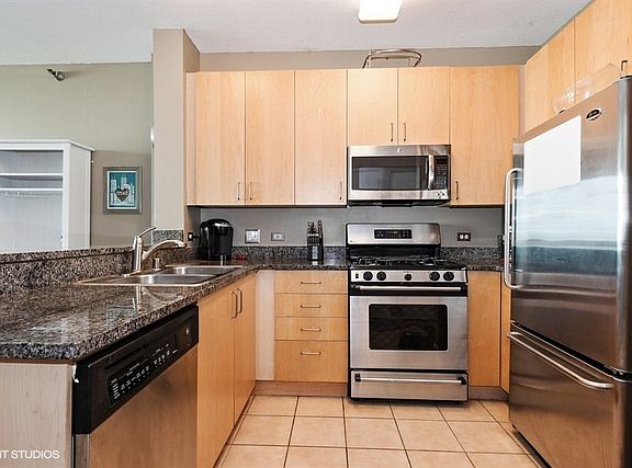5th image of 600 N Kingsbury St APT 1009