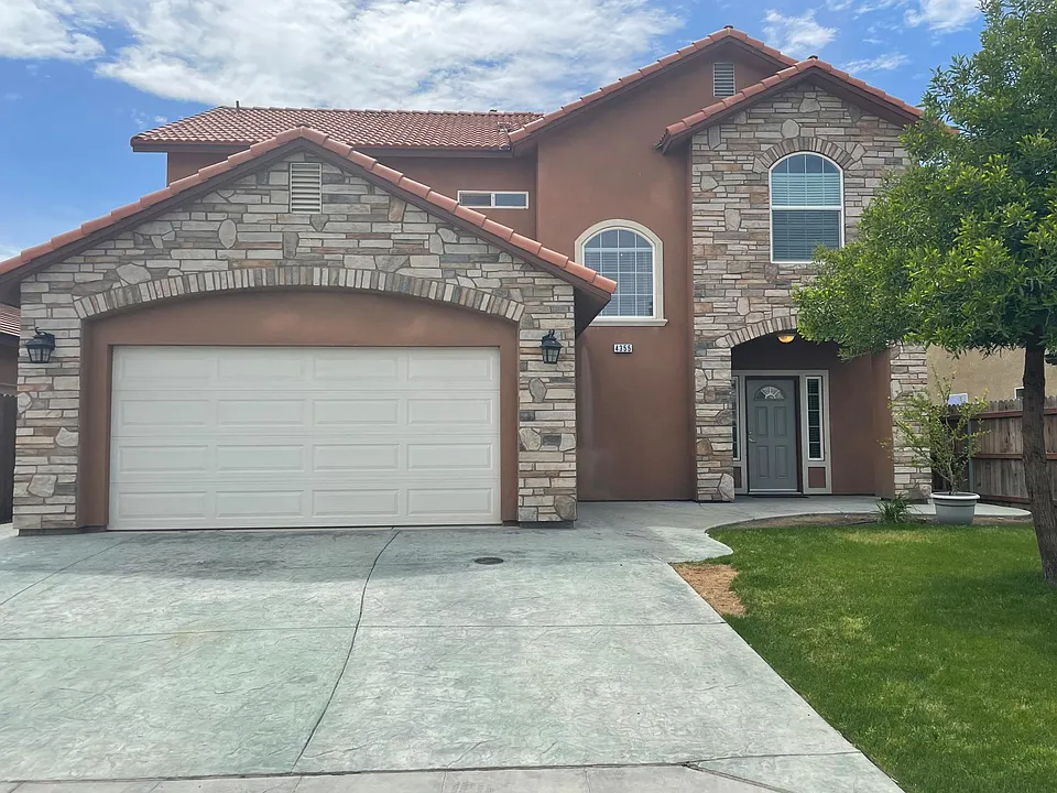 4355 W Saginaw Way