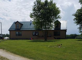 296 E 200th Ave, Patoka, IL 62875