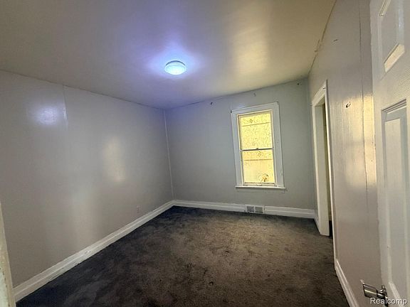 5th image of 3262 Hanley St