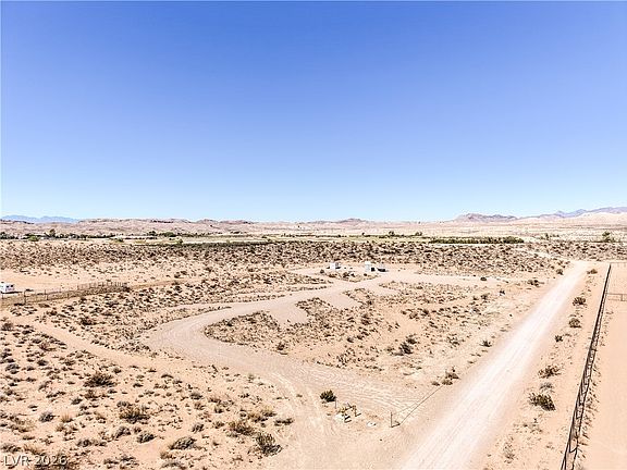 3rd image of Skyline St